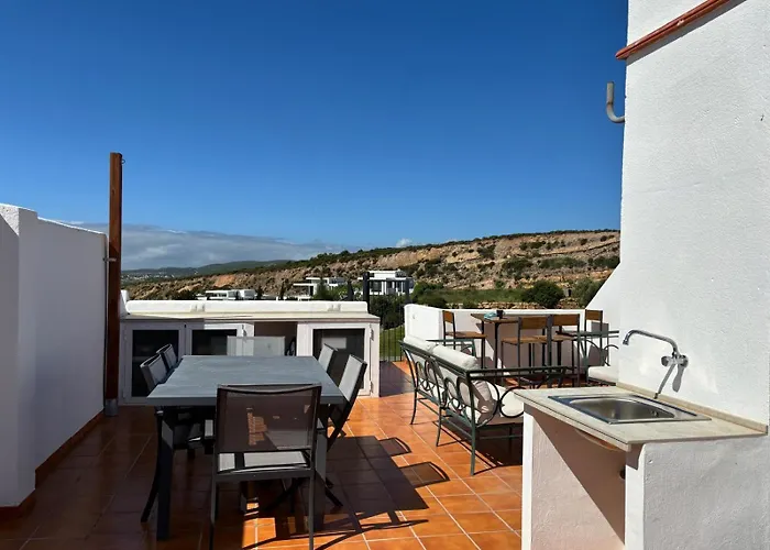 Apartment Hacienda Ii 2445 Pensamiento Casares